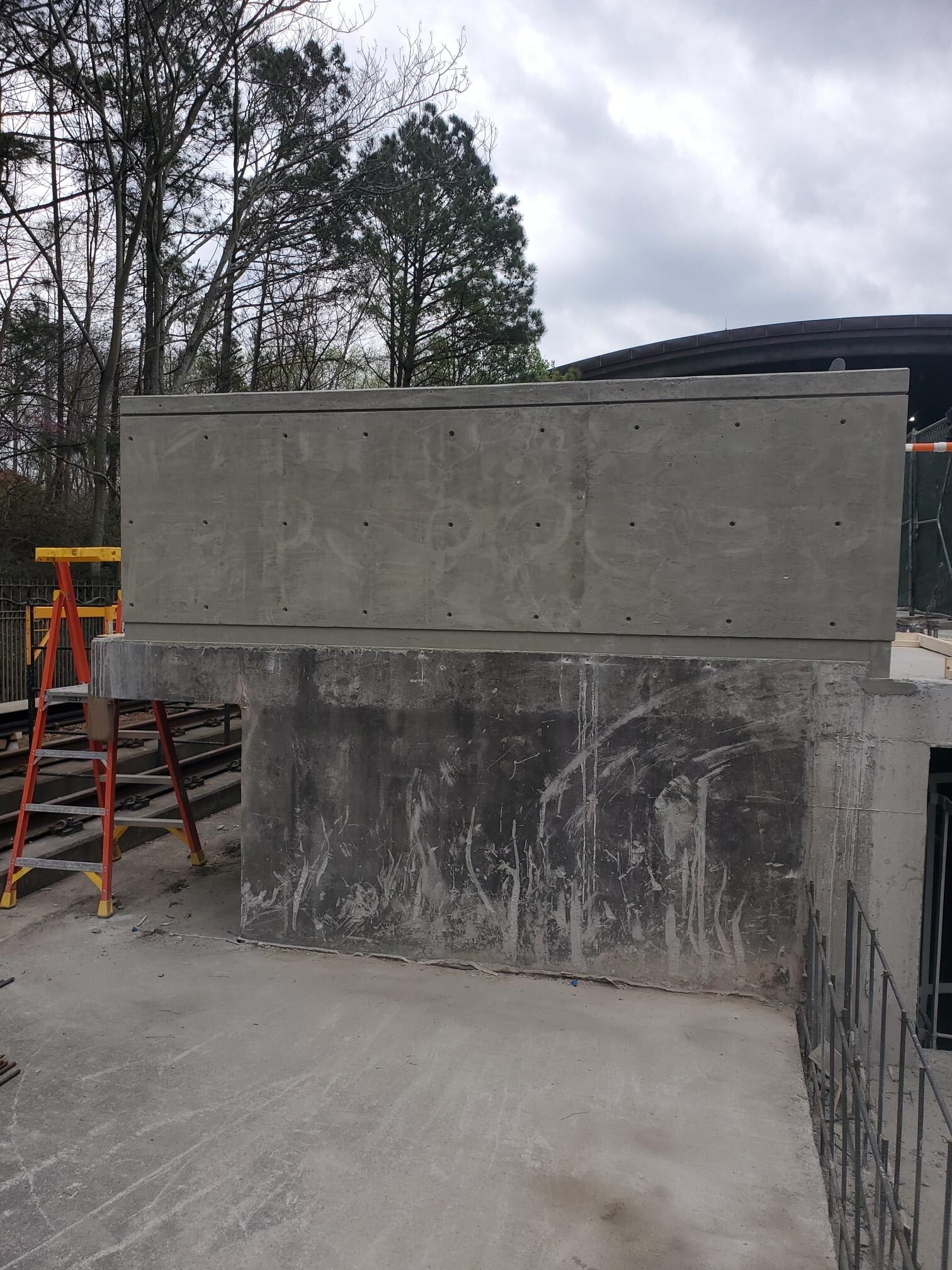 1 - CIP Walls & Stairs - Marta End of Platform