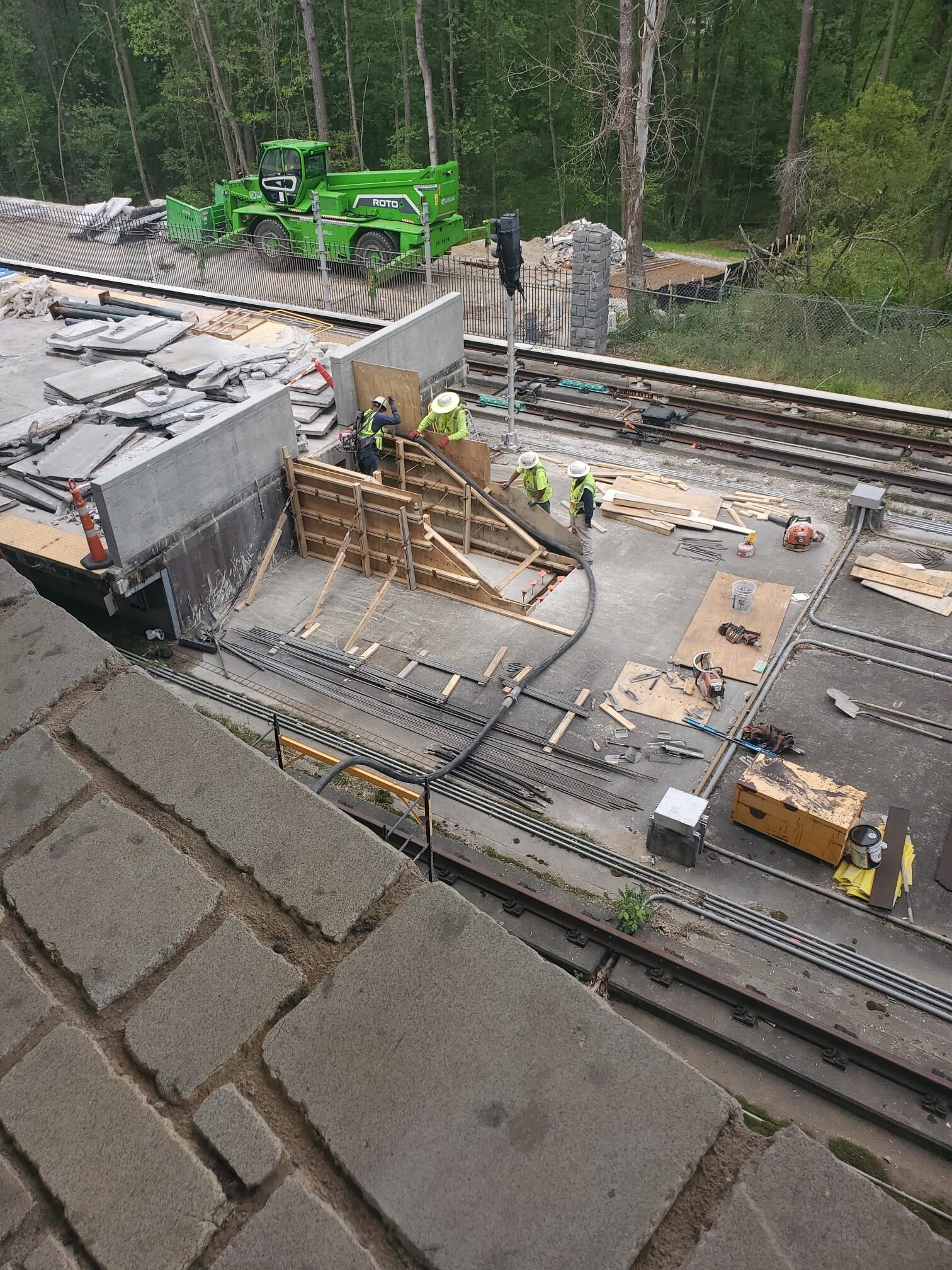 4 - CIP Walls & Stairs - Marta End of Platform
